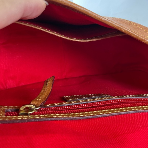 Dooney‎ & Bourke Tan Leather Crossbody Flap Saddle Bag Gold Heart Clasp Vintage - Picture 9 of 12